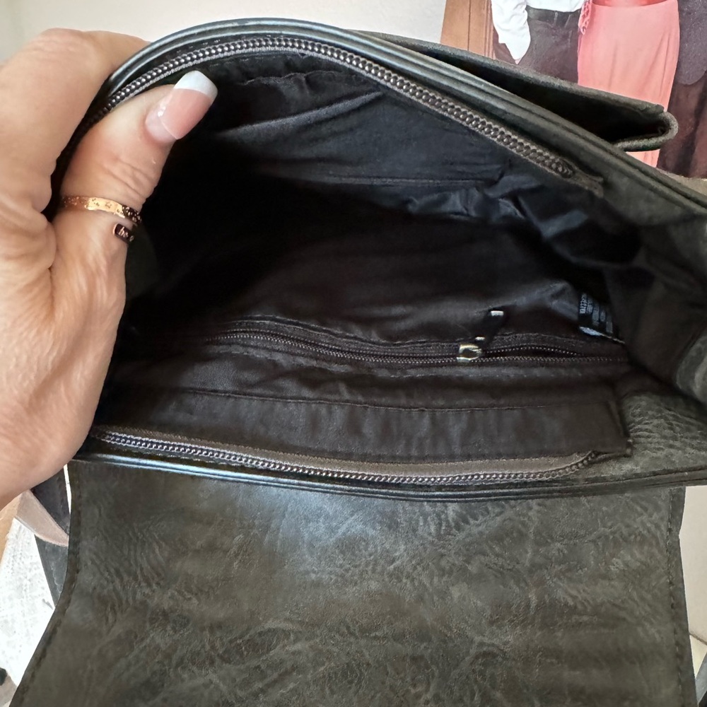 Adorable saddle crossbody! NWT! - Picture 4 of 9